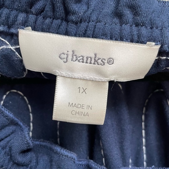 Women’s Navy Short Sleeve Top with White & Silver Swirl Design - Size 1X - Picture 5 of 12